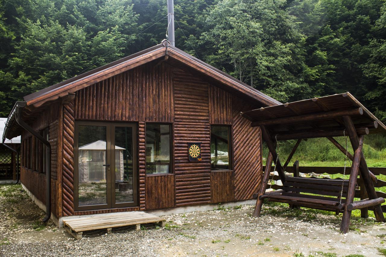 Cabana Barlogul Lupilor Villa Berevoesti Exterior photo