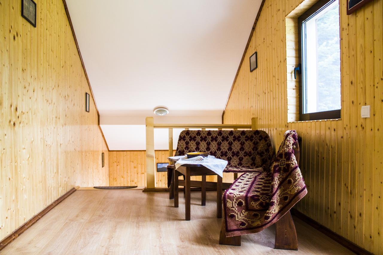 Cabana Barlogul Lupilor Villa Berevoesti Exterior photo