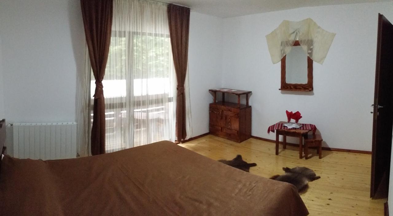 Cabana Barlogul Lupilor Villa Berevoesti Room photo
