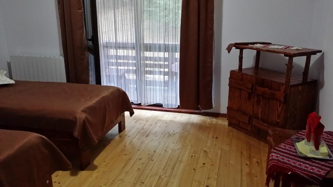Cabana Barlogul Lupilor Villa Berevoesti Exterior photo
