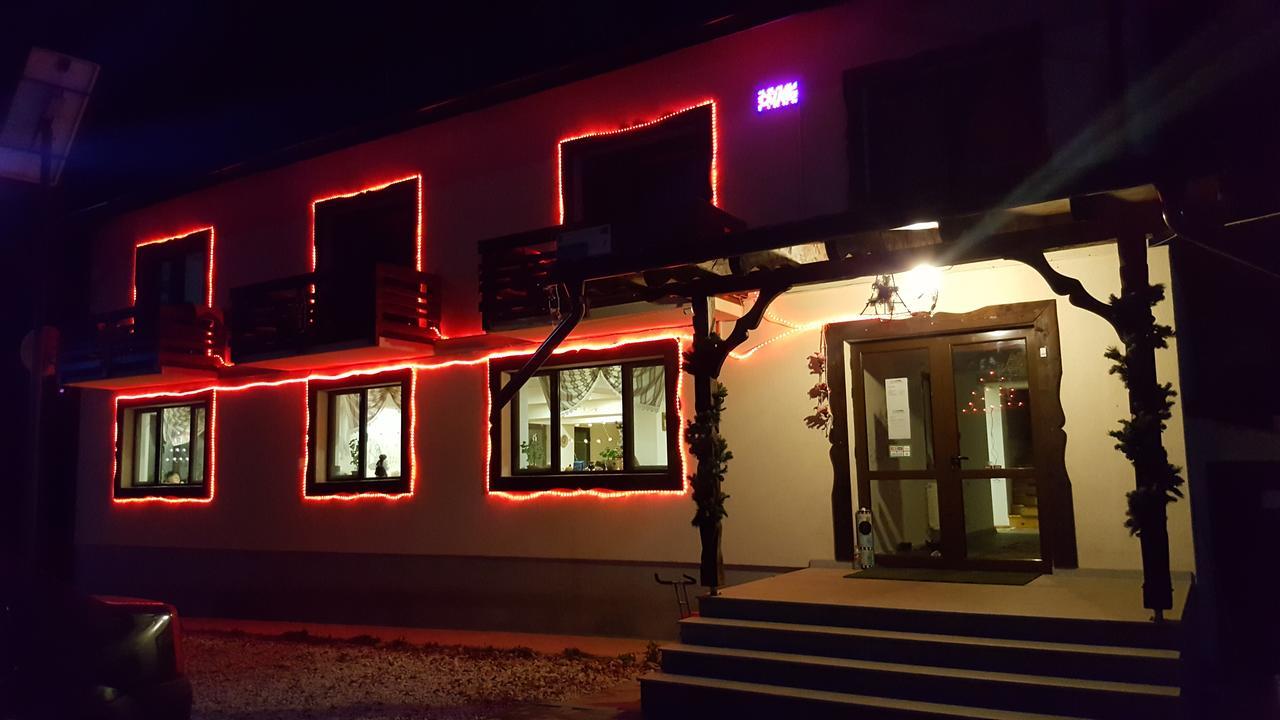 Cabana Barlogul Lupilor Villa Berevoesti Exterior photo